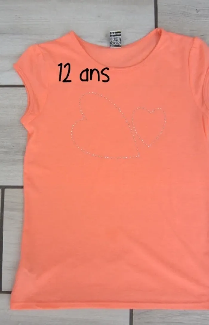 Tee shirt corail avec coeurs argentés