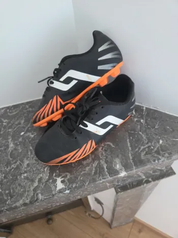 Chaussures de rugby ou foot à crampon pro touch taille 30