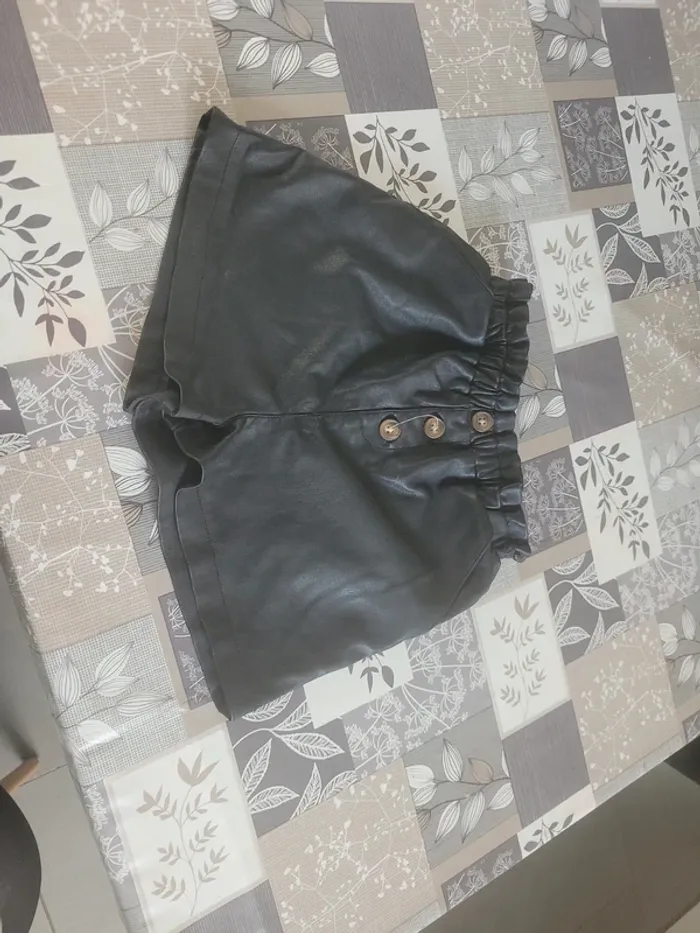 Short en cuir kiabi 10 ans