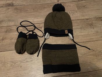 Set bonnet/écharpe/mouffles