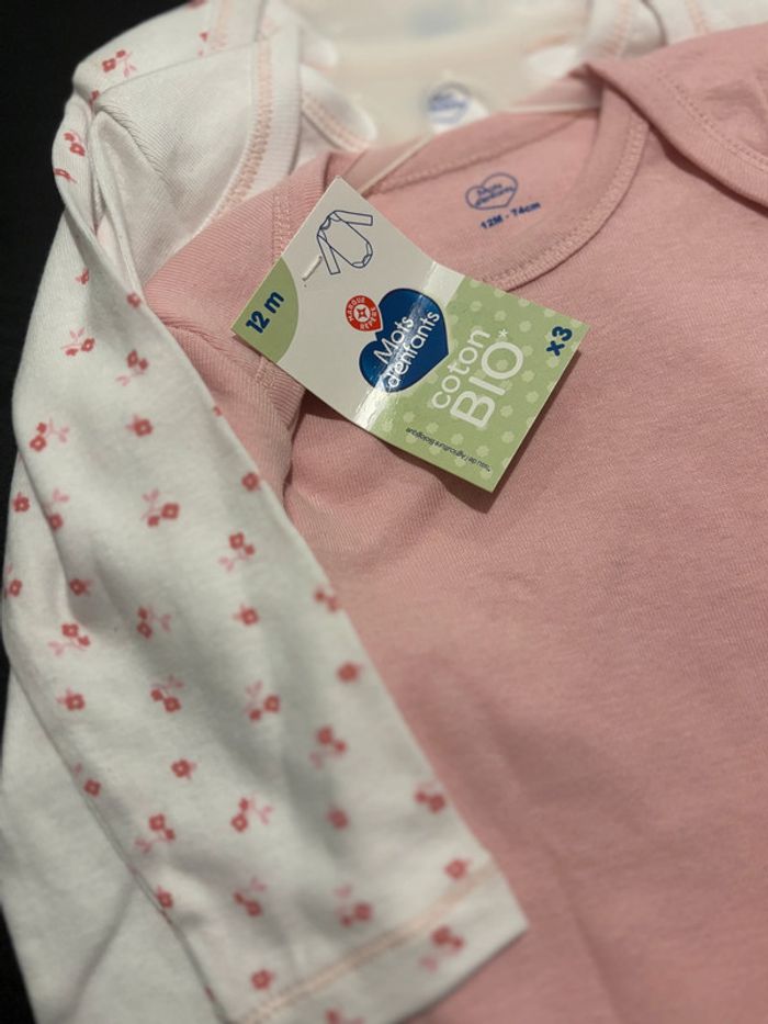 Lot de 3 bodies « fleurs » Manches longues Mots d’enfants Taille 12 mois. - photo numéro 4