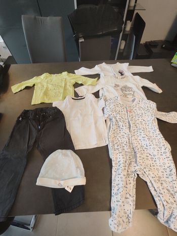 Lot de vêtements bébé 9 mois – bon état – marques Disney, Orchestra, H&M, Okaïdi