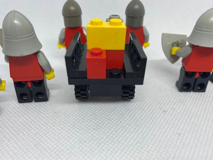 Lego castle classic set 6077-1 Knight's procession manque armes version USA - photo numéro 11