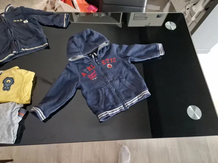Lot 4 Gillets avec zip 18 mois - photo numéro 5