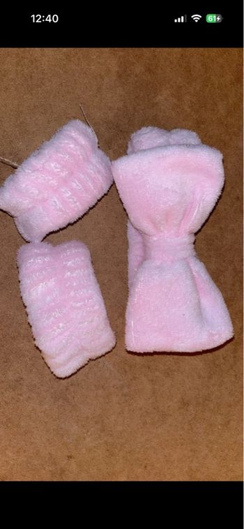 Bandeau + bracelets à maquillage 