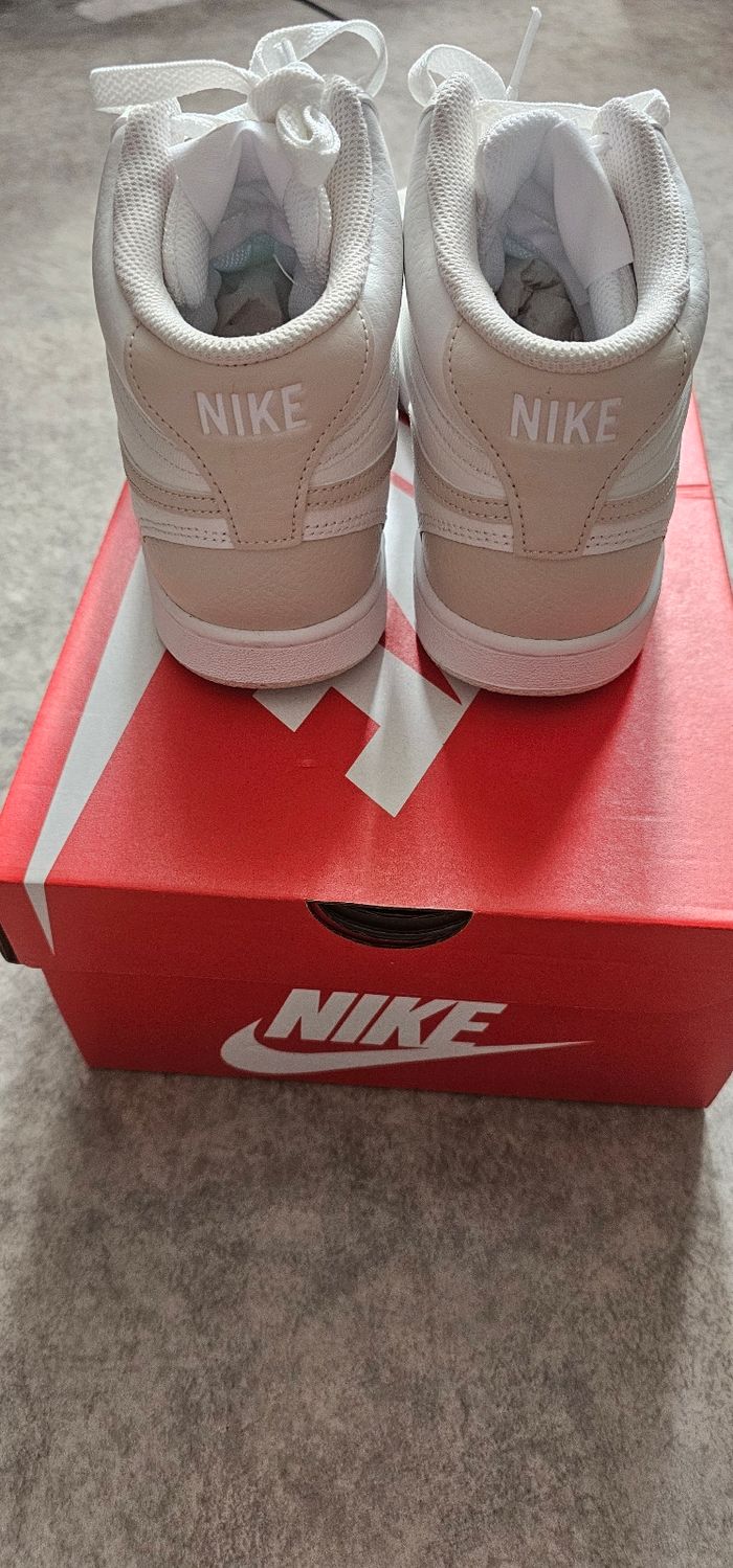 Superbe Basket montantes Nike Neuf - photo numéro 8