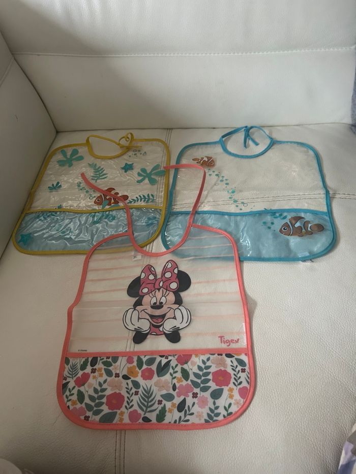 Lot de 3 bavoirs plastique avec poche - photo numéro 1