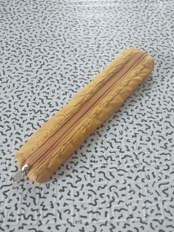 Trousse zippée jaune – Petite pochette maquillage / crayons