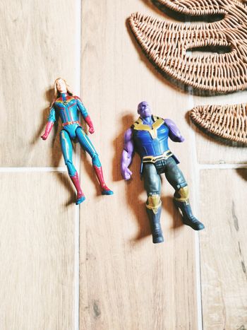 💫Lot de 2 Figurines Captain Marvel et  Thanos Avengers Marvel