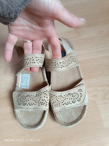 Nu-pieds beige cuir daim "Damart" Piedical p.37