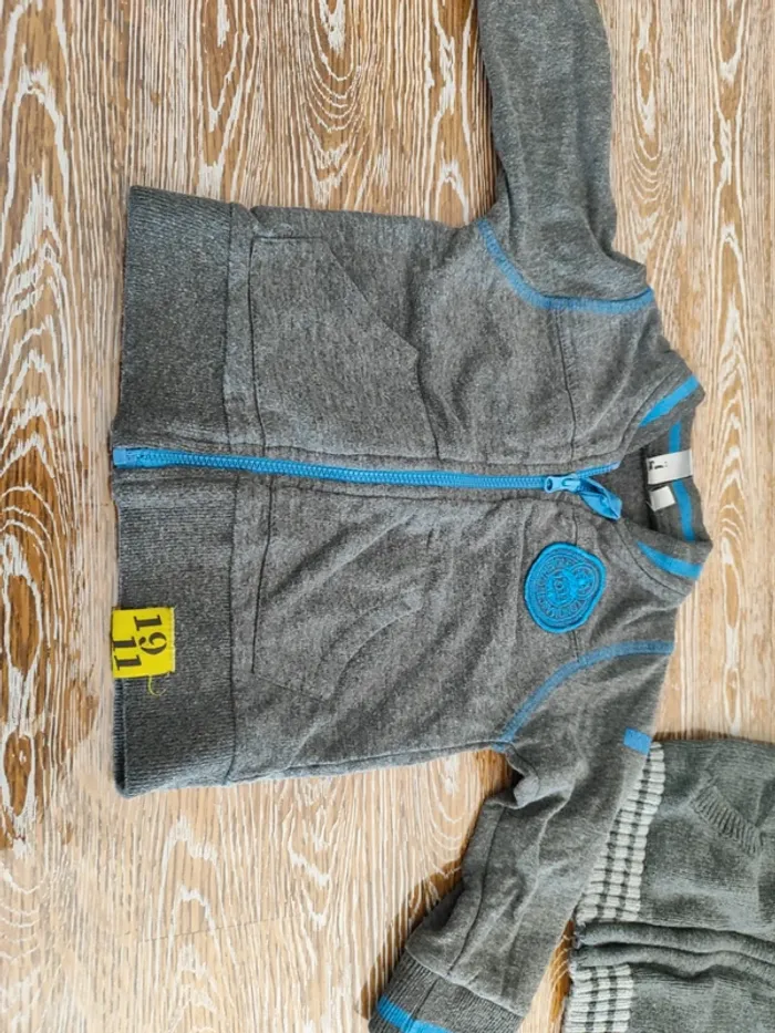 🍁 lot 2 gilets zippé taille 12 mois🍁 - photo numéro 2
