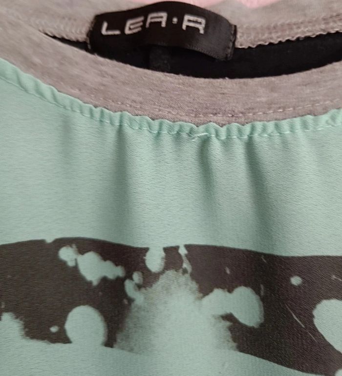 Haut noir vert motif devant Lion T.42 - photo numéro 5
