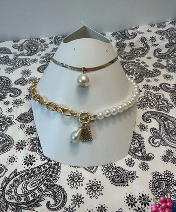 Joli ensemble de collier doré avec perle blanche