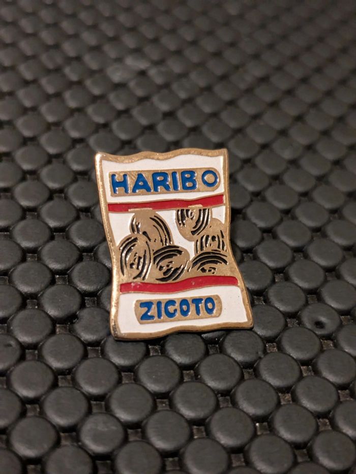 Pin's paquet bonbons Haribo Zigoto
