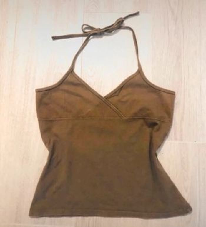 Débardeur kaki dos nu top haut attache dans le cou - photo numéro 10
