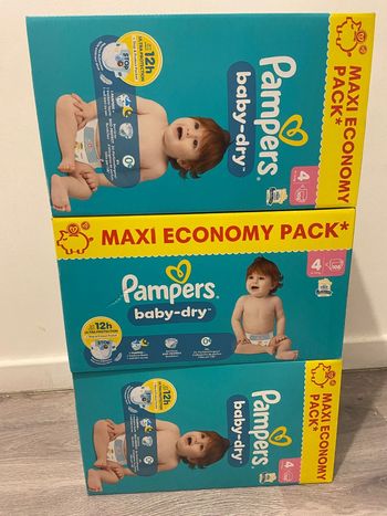 3 cartons de couches pampers taille 4