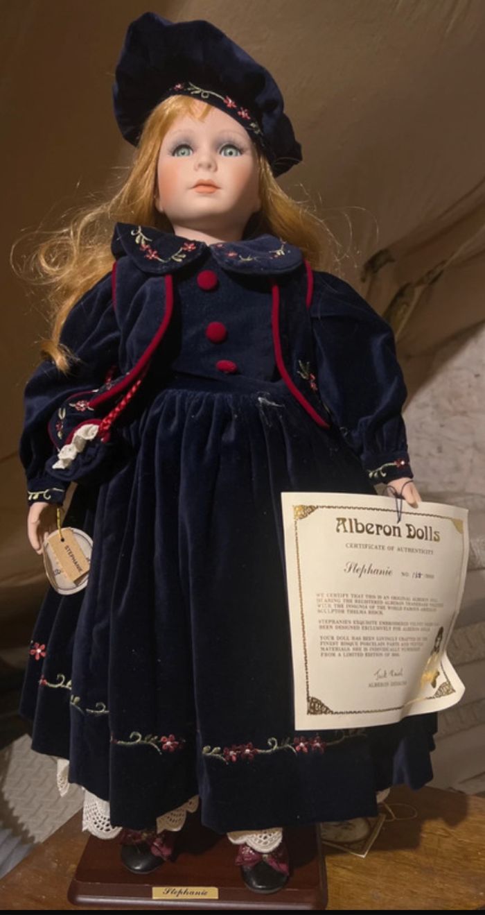 Poupée de collection Stéphanie de Alberon - photo numéro 3