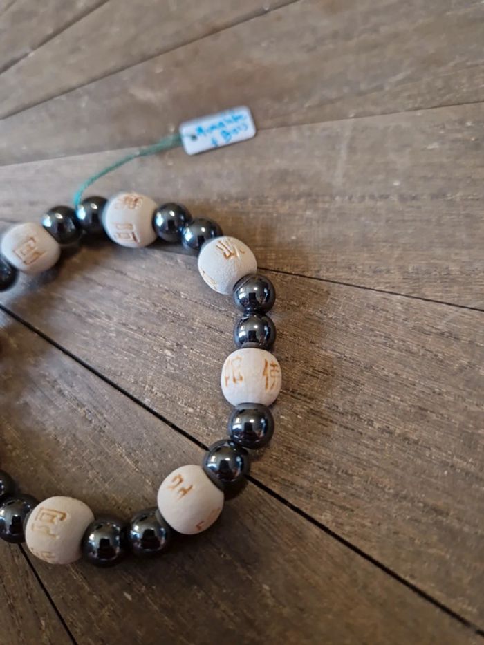 Bracelet hématite et bois symbole asiatique - photo numéro 3