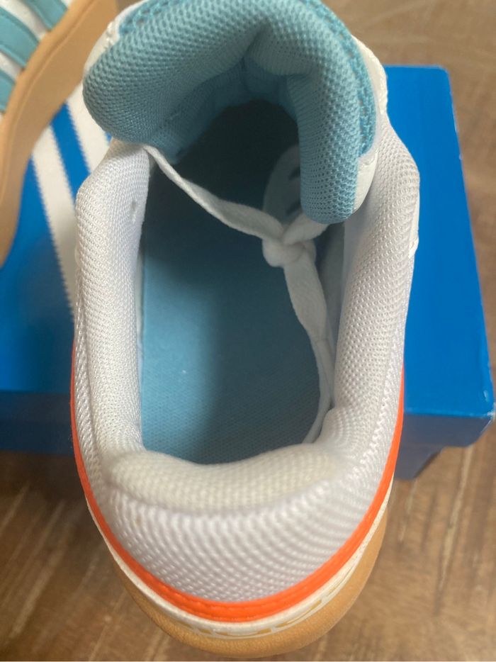 Baskets mixte adidas neuves 33 - photo numéro 4