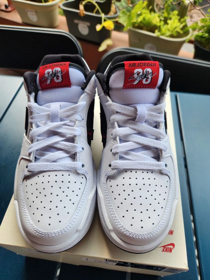 Jordan stadium 90 garçon Taille 36,5 neuves - photo numéro 4