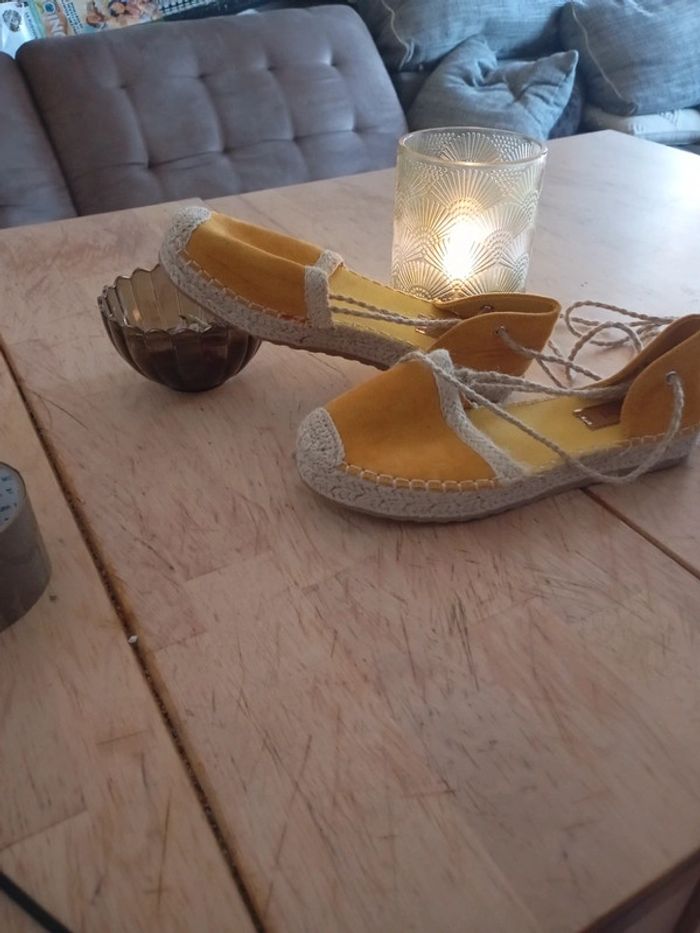 Espadrilles t 37 neuve - photo numéro 2