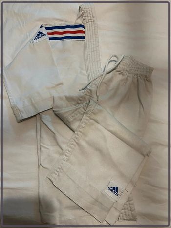 Lot ensemble judo adidas taille 120-130 cm