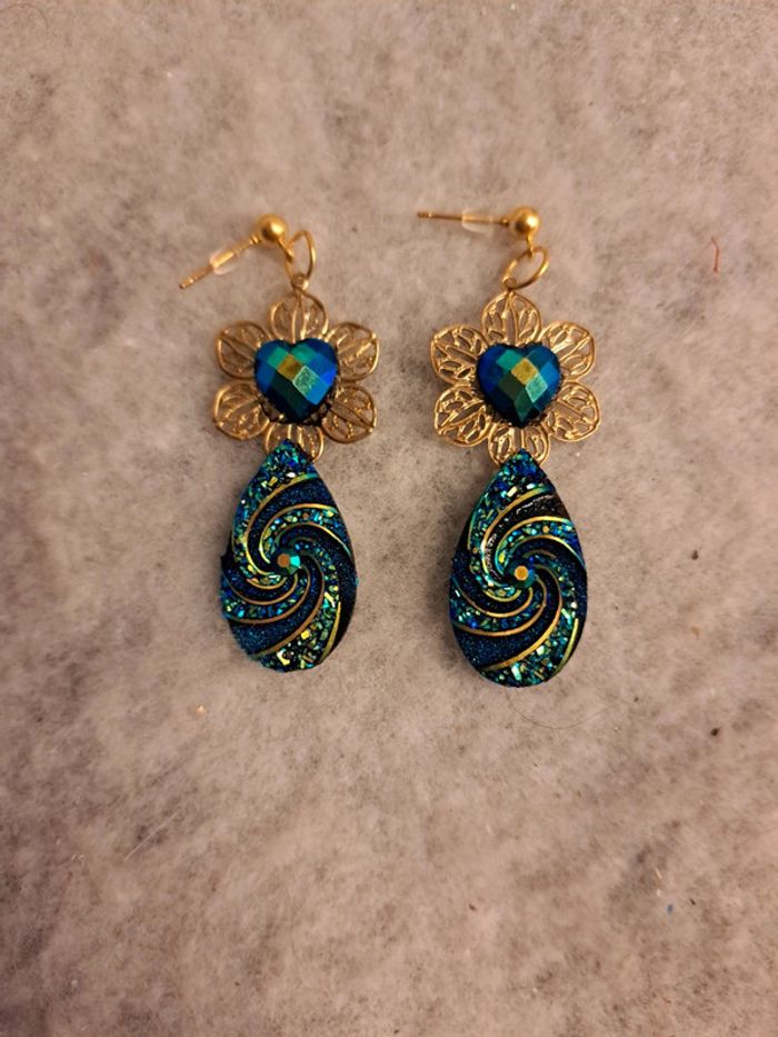 Boucles d'oreilles pendante strass bleu - photo numéro 7