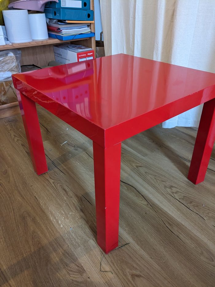 Table ikea rouge Lack