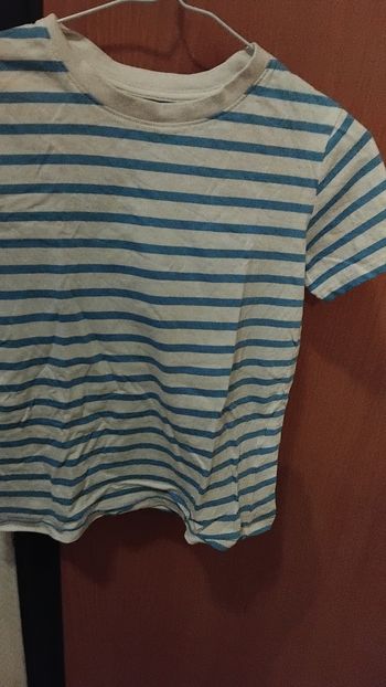 T-shirt manches courtes taille 10 ans la redoute T-shirt manches courtes 
Taille 10 ans 
Marque la redoute 
Très bon état