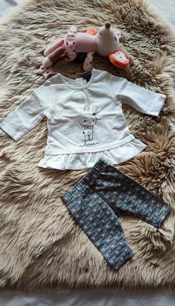 Ensemble  t-shirt  blanc leggigng gris kiabi 1 mois