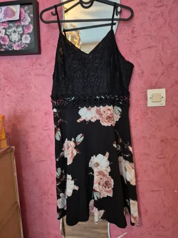 Robe noir à motif