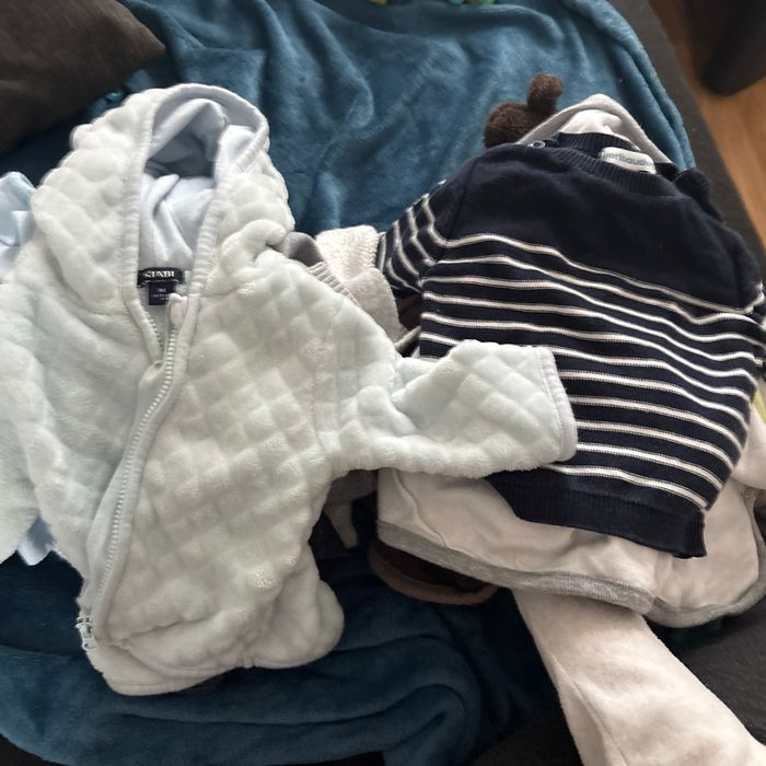 Lot de pulls, vestes