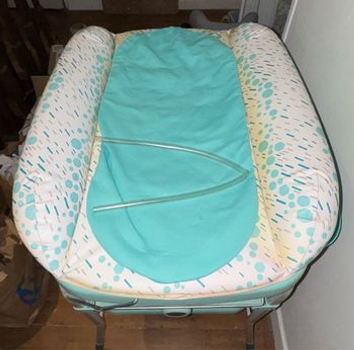 Baignoire et table à lange - photo numéro 7