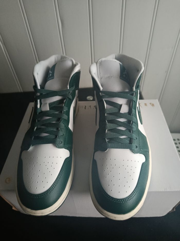 Air Jordan 1 MID Authentique 
Neuf - photo numéro 4