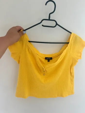Petit haut court jaune taille L