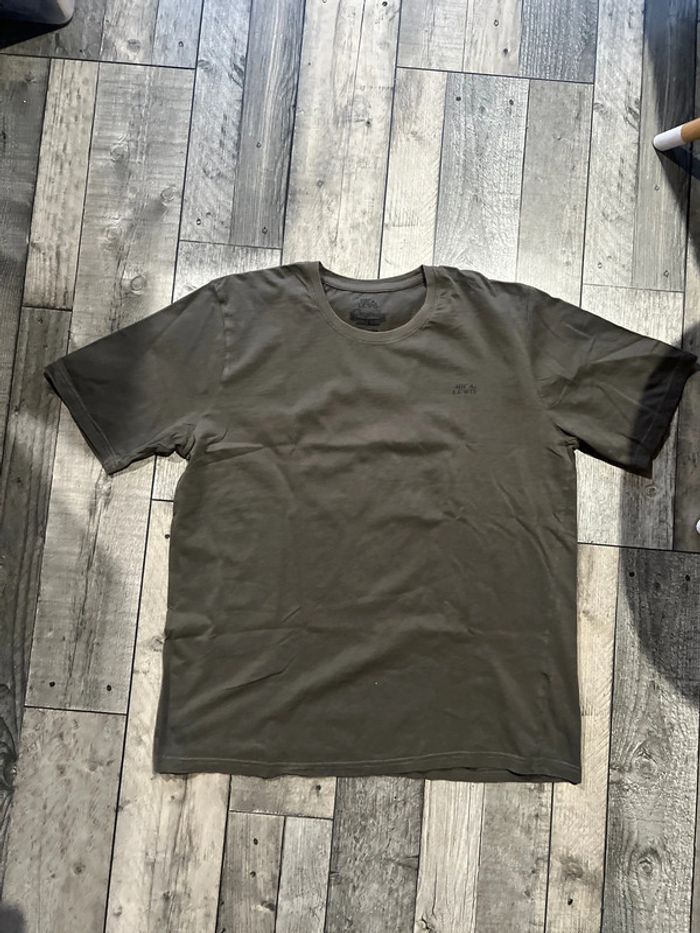 TEE shirt