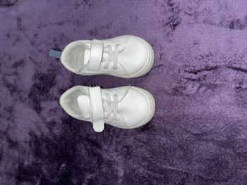 Baskets bébé blanches et bleu marine – Taille 20