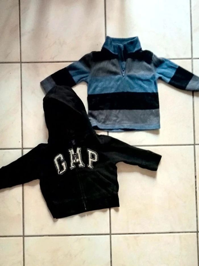 Lot de deux gilets GAP 6 à 12 mois