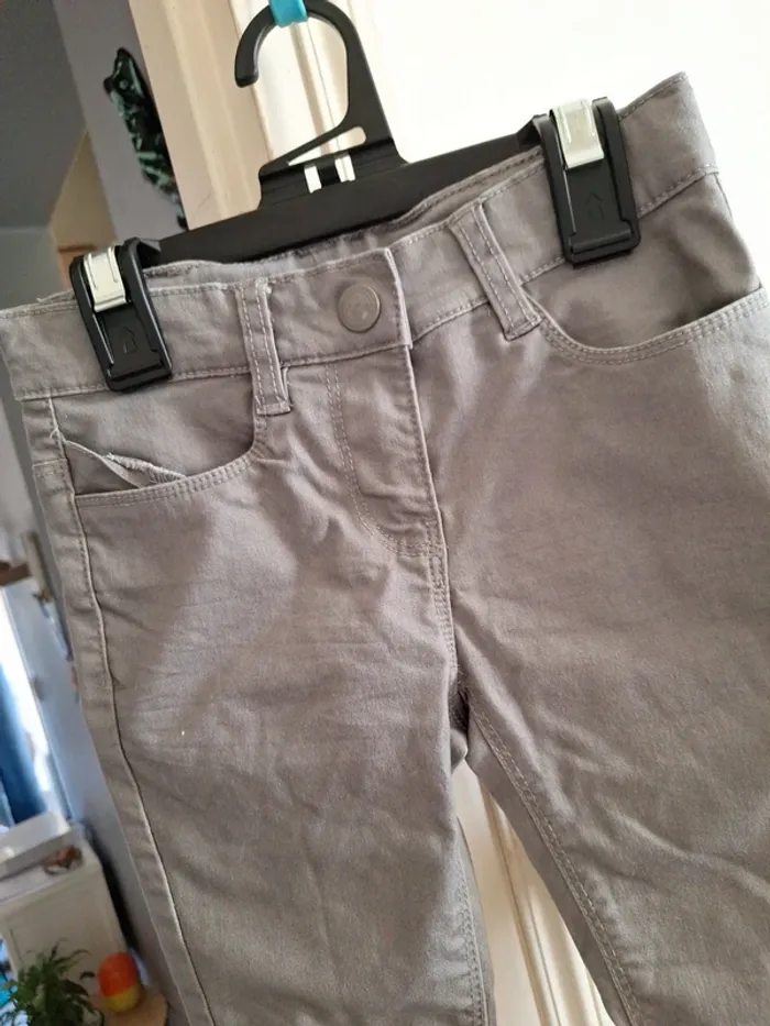 Jeans neuf - photo numéro 2