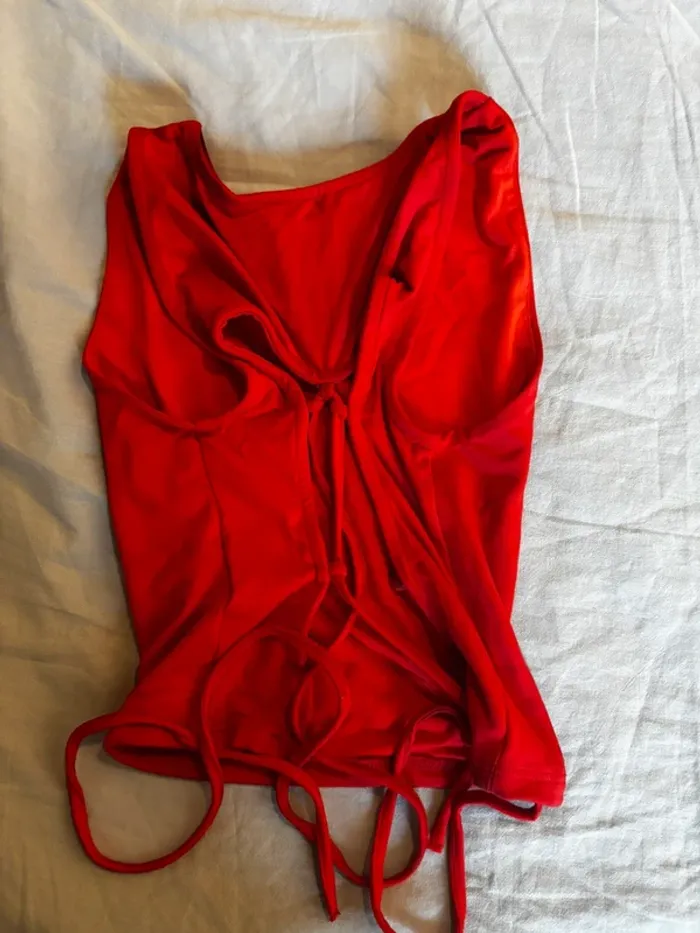 Lot tops courts ( sans le haut rouge) XS - photo numéro 5