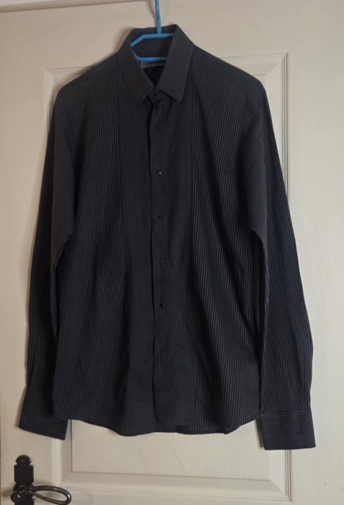 LAGERFELD – CHEMISE HOMME RAYÉE NOIR/GRIS – T48 (M) – 100% COTON – EXCELLENT ÉTAT - photo numéro 8