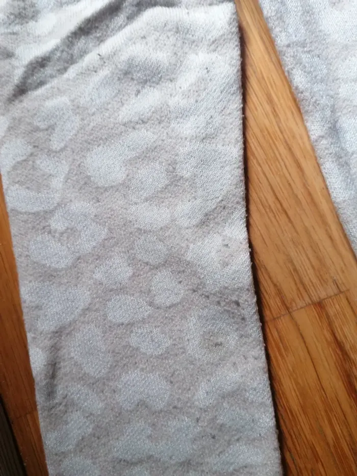 Pull beige avec tache blanche - photo numéro 5