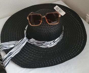 Chapeau et lunettes de soleil été