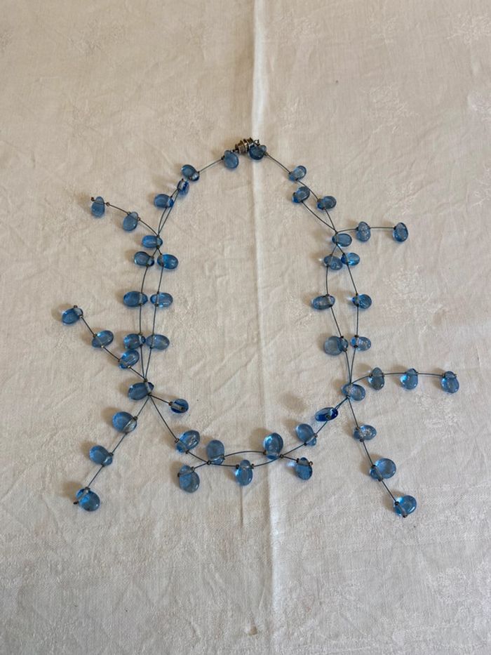 Collier façon rivière de perles, perles de verre bleues