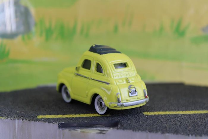 Disney Pixar cars Luigi - photo numéro 3