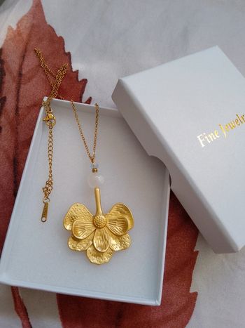 Collier fleur et pierres semi précieuses