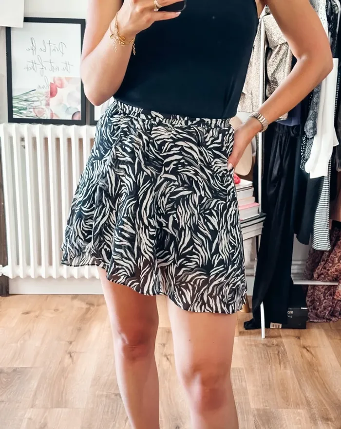 Mini jupe The Kooples noire et blanche taille 36 - photo numéro 3