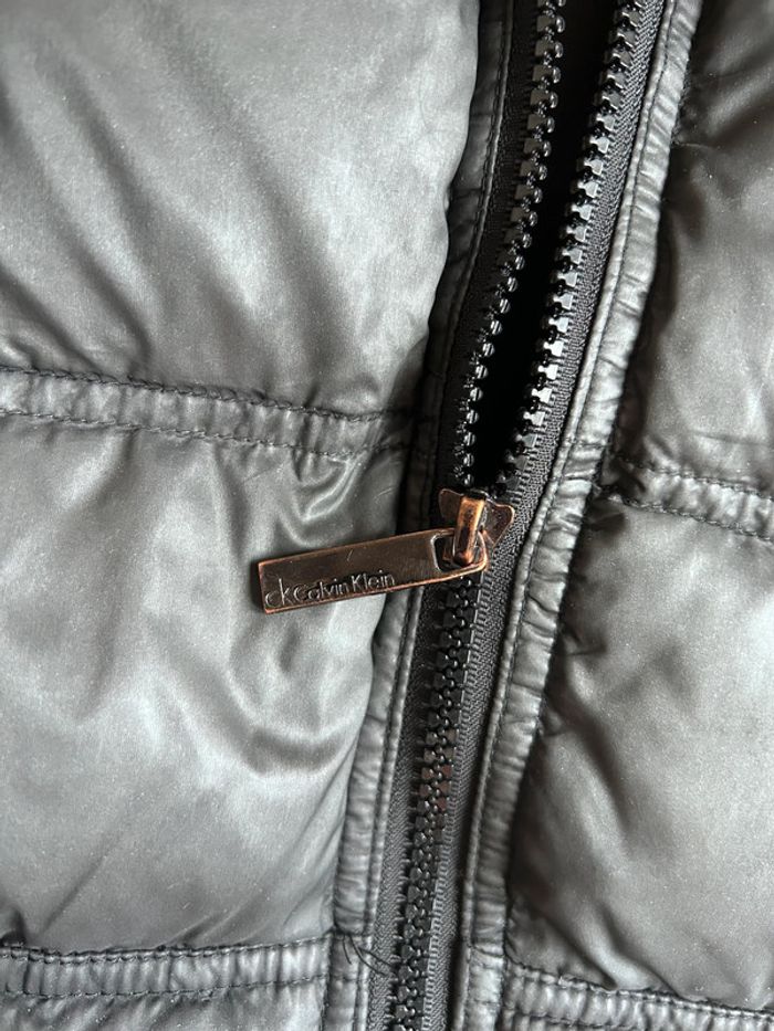 Magnifique doudoune Calvin Klein Très chaude et agréable Taille L - photo numéro 9