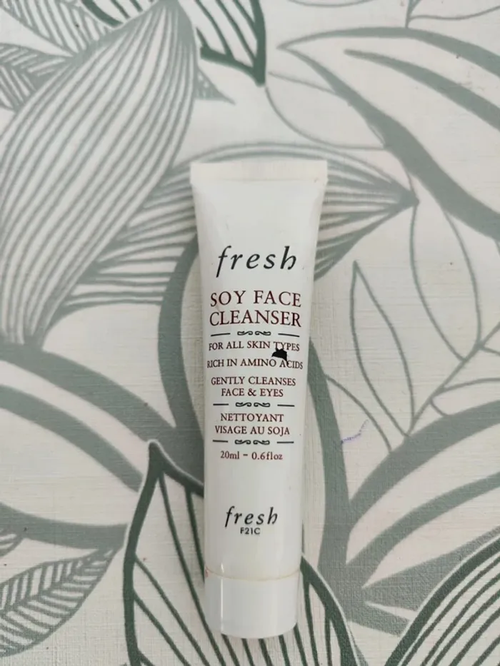 Fresh nettoyant visage au soja 20ml valeur  10€  à utiliser 6 mois après ouverture