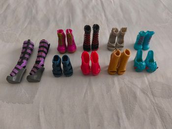 Lot paires de chaussures poupées monster high